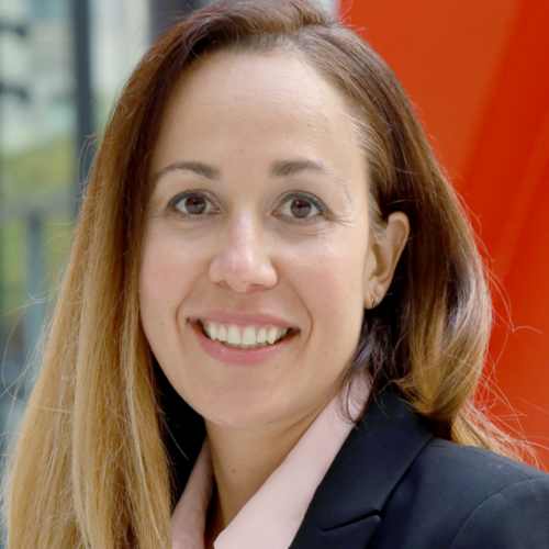 Professor Sarah Dávila A.